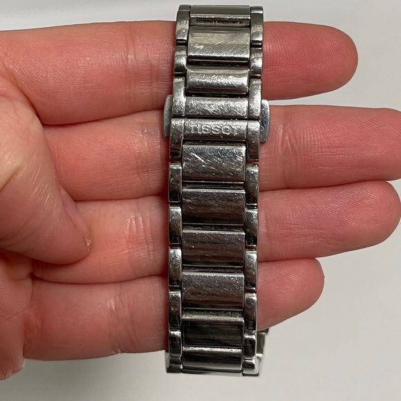 Tissot Generosi-T Quartz Watch with Diamonds - Picture 4 of 7